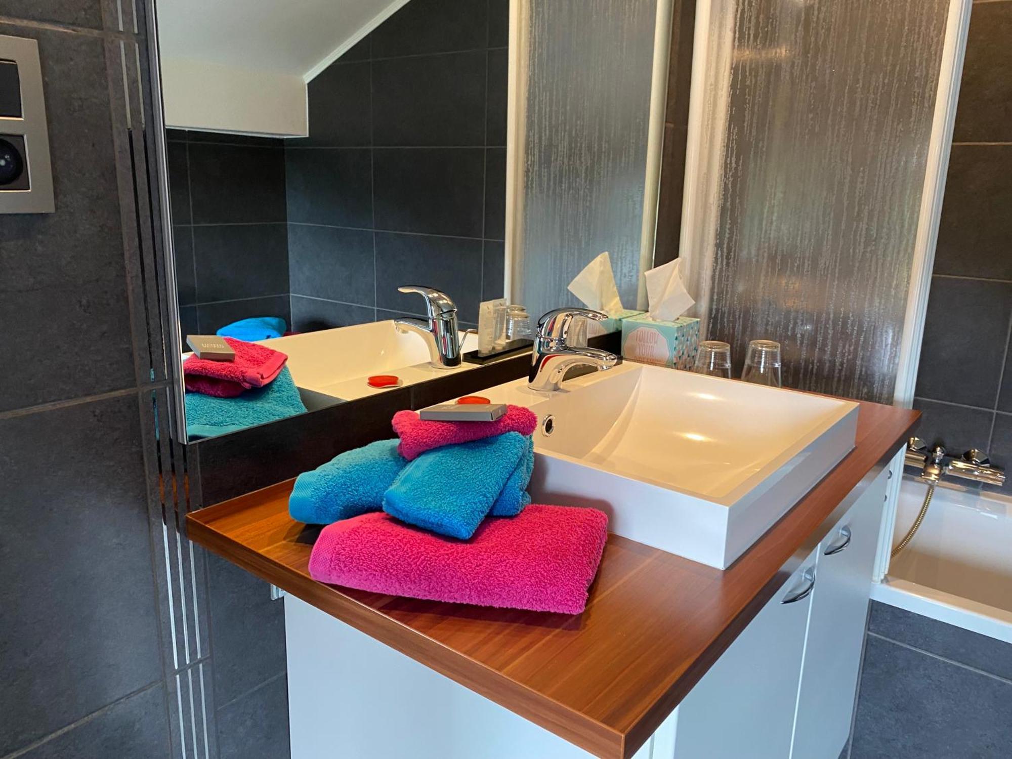 Hotel Les Sansonnets Vaux-sur-Sure Esterno foto