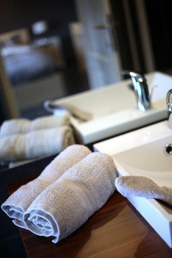 Hotel Les Sansonnets Vaux-sur-Sure Esterno foto