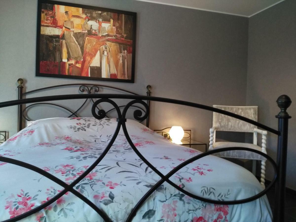 Hotel Les Sansonnets Vaux-sur-Sure Esterno foto